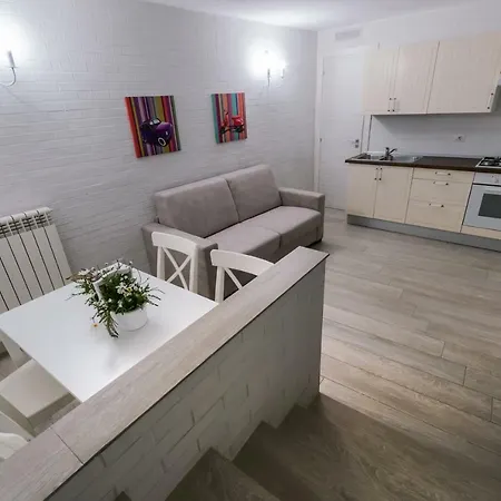 Chiatamone Seaside *