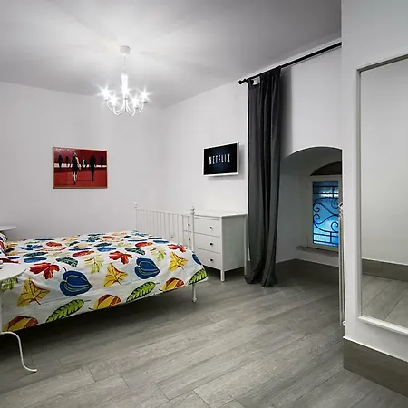 Chiatamone Seaside Apartman *