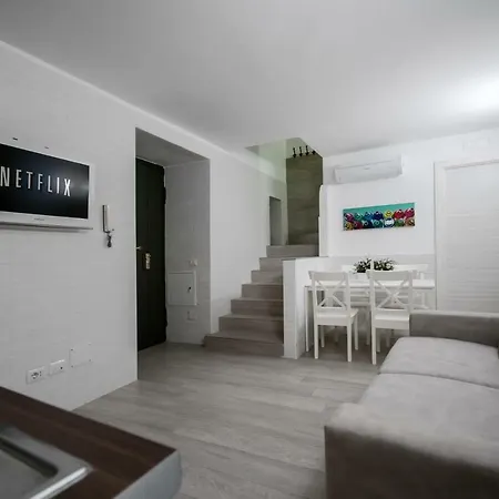 Chiatamone Seaside *