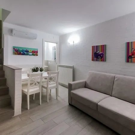 Chiatamone Seaside * Naples