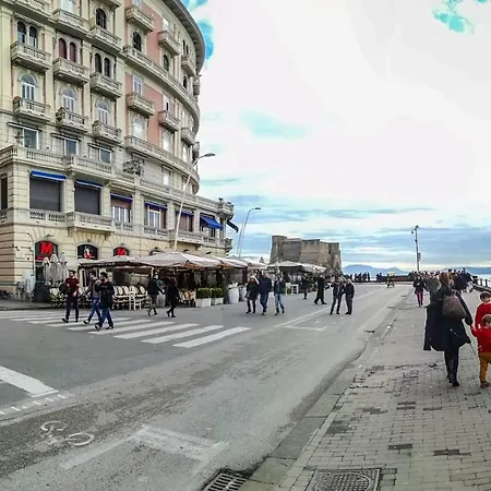 Chiatamone Seaside * Naples